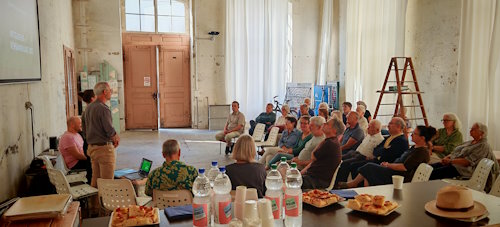 Mitgliederversammlung im Diesellokal - Co-Präsident Coni Stoll spricht zu den Mitgliedern